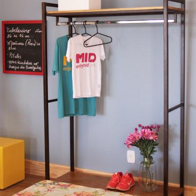 Kệ treo quần áo khung chân sắt mặt gỗ GHZ-497