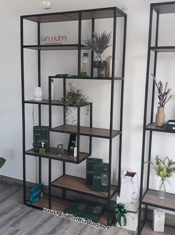 Bạn có thể cho tôi một số ý tưởng trang trí kệ sắt không? 5 ke trang tri khung chan sat mat go ghk 317 e1629317301359