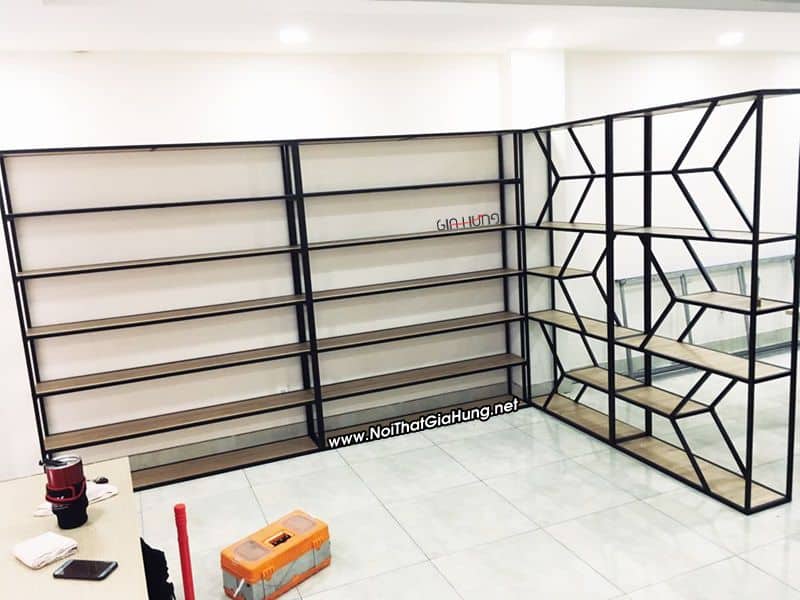 Kệ trang trí khung chân sắt mặt gỗ tại 54/27 Phổ Quang - phường 2 - Tân Bình, TpHCM