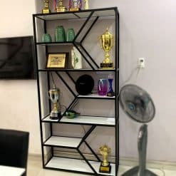 Mẫu kệ trang trí khung chân sắt mặt gỗ làm vách ngăn bao đẹp GHK-76