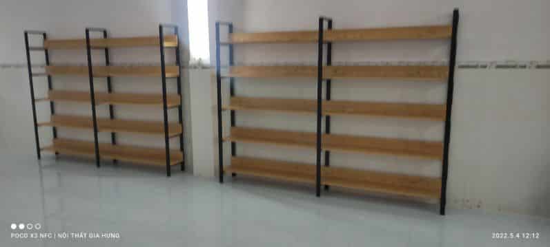 Kệ trưng bày sản phẩm shop khung sắt mặt gỗ GHTop-5425 15 Kệ trưng bày sản phẩm shop GHTop-5425 ván 688
