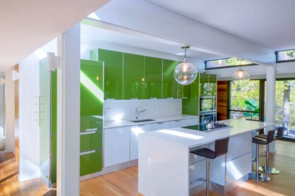 Màu xanh bạc hà ở khu bếp đem tới cảm giác thư giãn. Ảnh: The Spruce