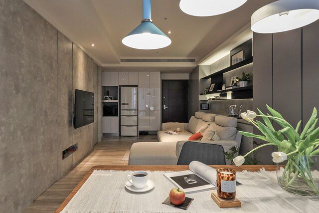 Căn hộ đầy nắng với góc nào cũng riêng tư, hiện đại dù diện tích khiêm tốn 7 Khu vực bàn làm việc.