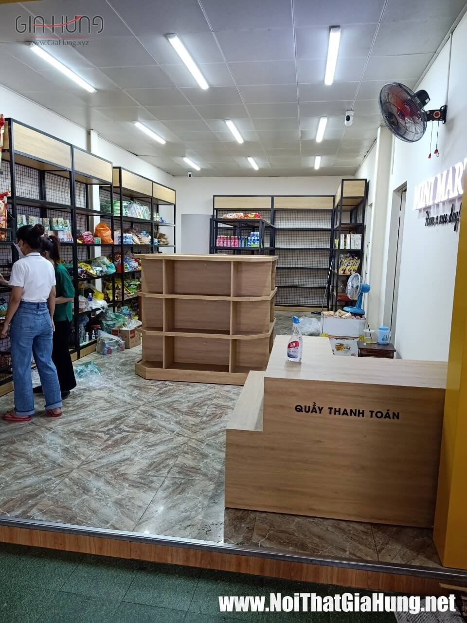 Thi công kệ trưng bày sản phẩm tại MiniMart – Cao Tốc TpHCM – Trung Lương 2 thi cong ke trung bay san pham tai minimart cao toc tphcm trung luong 8