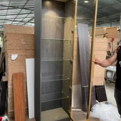 tu trung bay go cong nghiep canh kinh khung nhom ghs 9045 4