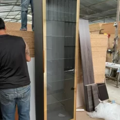 tu trung bay go cong nghiep canh kinh khung nhom ghs 9045 5