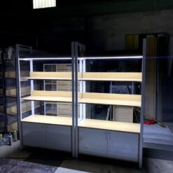Kệ trưng bày sản phẩm khung sắt tủ gỗ MDF có gắn LED GHS-9533