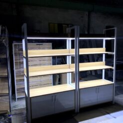 Kệ trưng bày sản phẩm khung sắt tủ gỗ MDF có gắn LED GHS-9533
