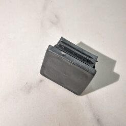 Bịt nhựa đầu sắt hộp vuông 40x40 SGH-850