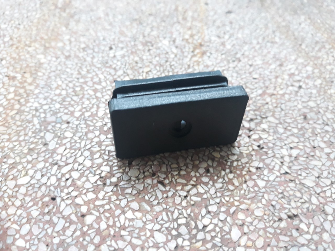 Bịt nhựa chữ nhật 20×40 có lỗ màu đen SGH-1956 7 Bịt nhựa chữ nhật 20×40 có lỗ màu đen SGH-1956 - Ảnh 5